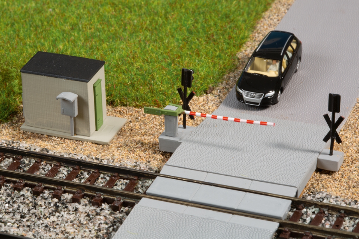 N-Bahnübergang - Halbschranke