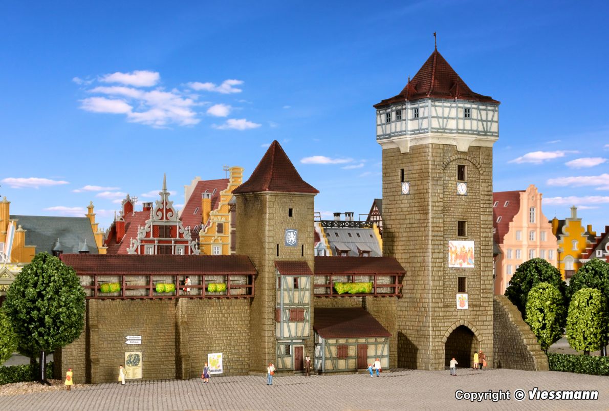 N-Stadtmauer mit Fachwerkturm