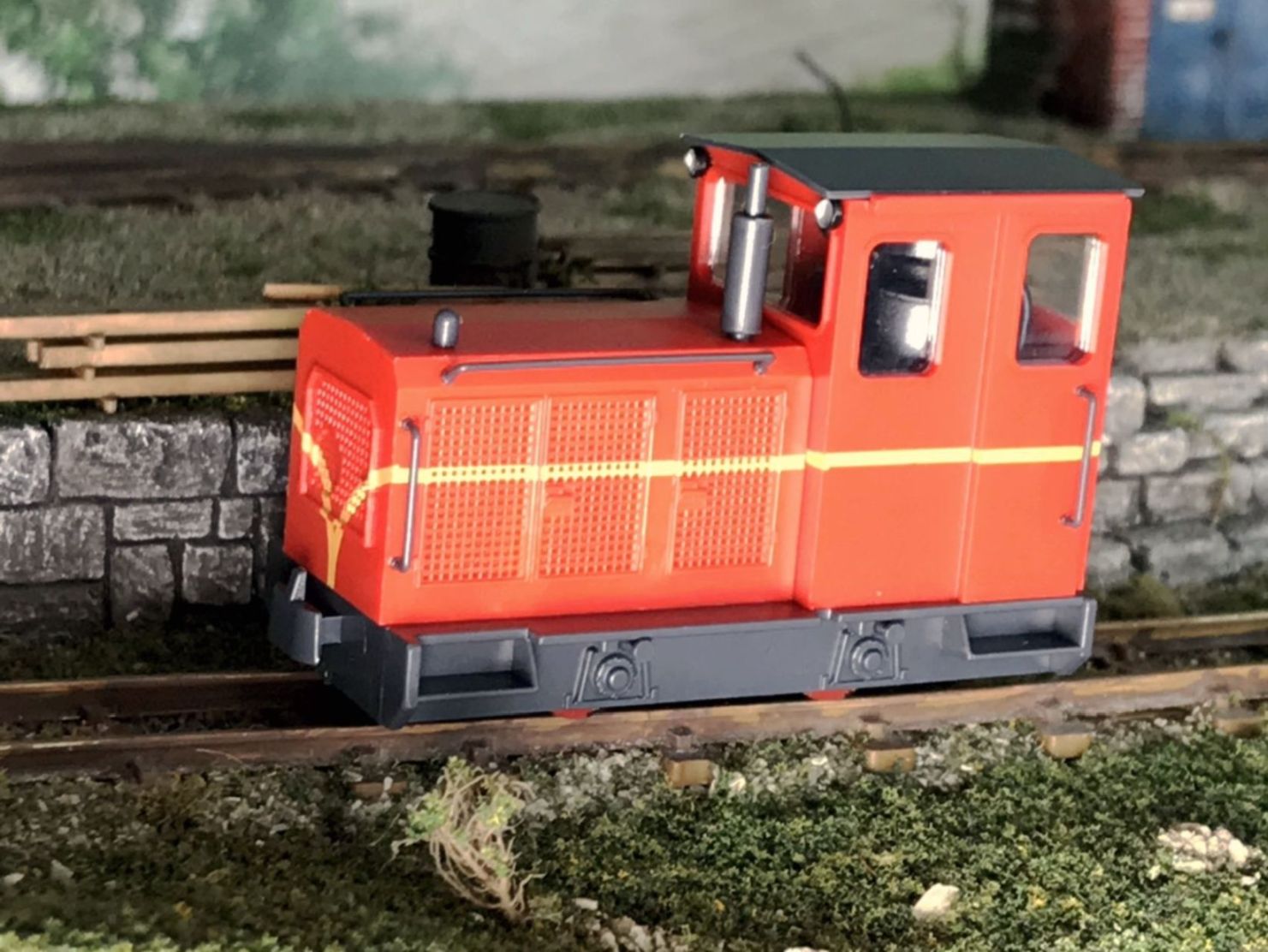 H0e-Schöma Diesellok, rot