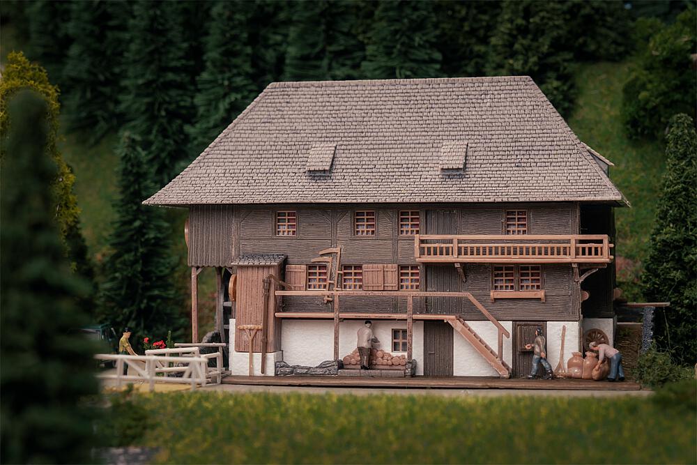 Jubiläumsmodell Öhlermühle mit Figur