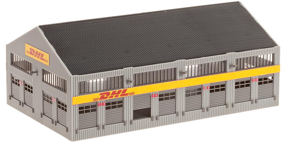 Logistik-Zentrum DHL mit Figuren