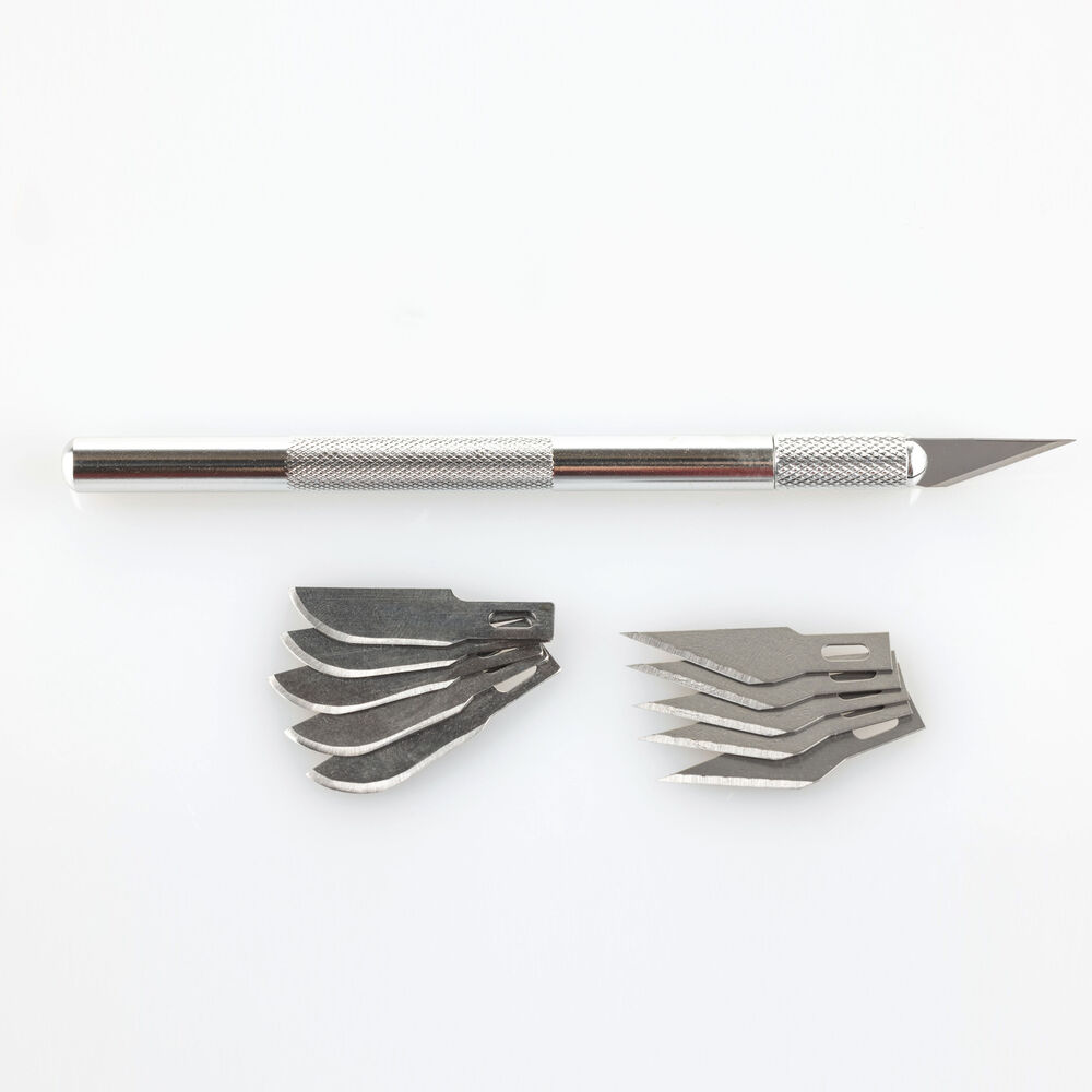 Aluminium scalpel with fine-pointed blad
