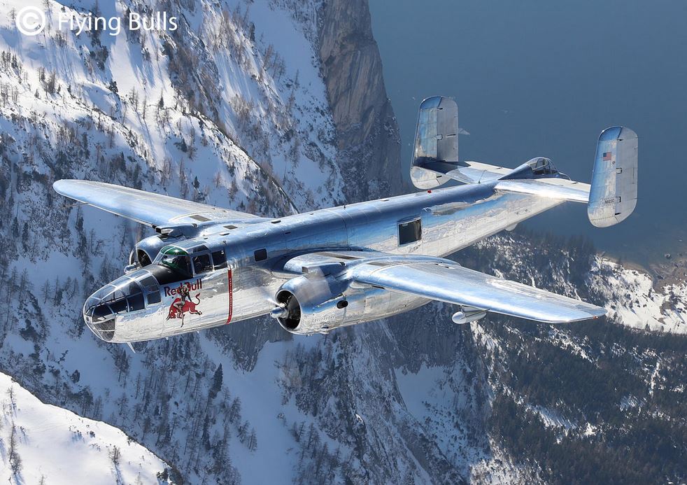 1:48-Geschenkset Flying B-25J Mitchell