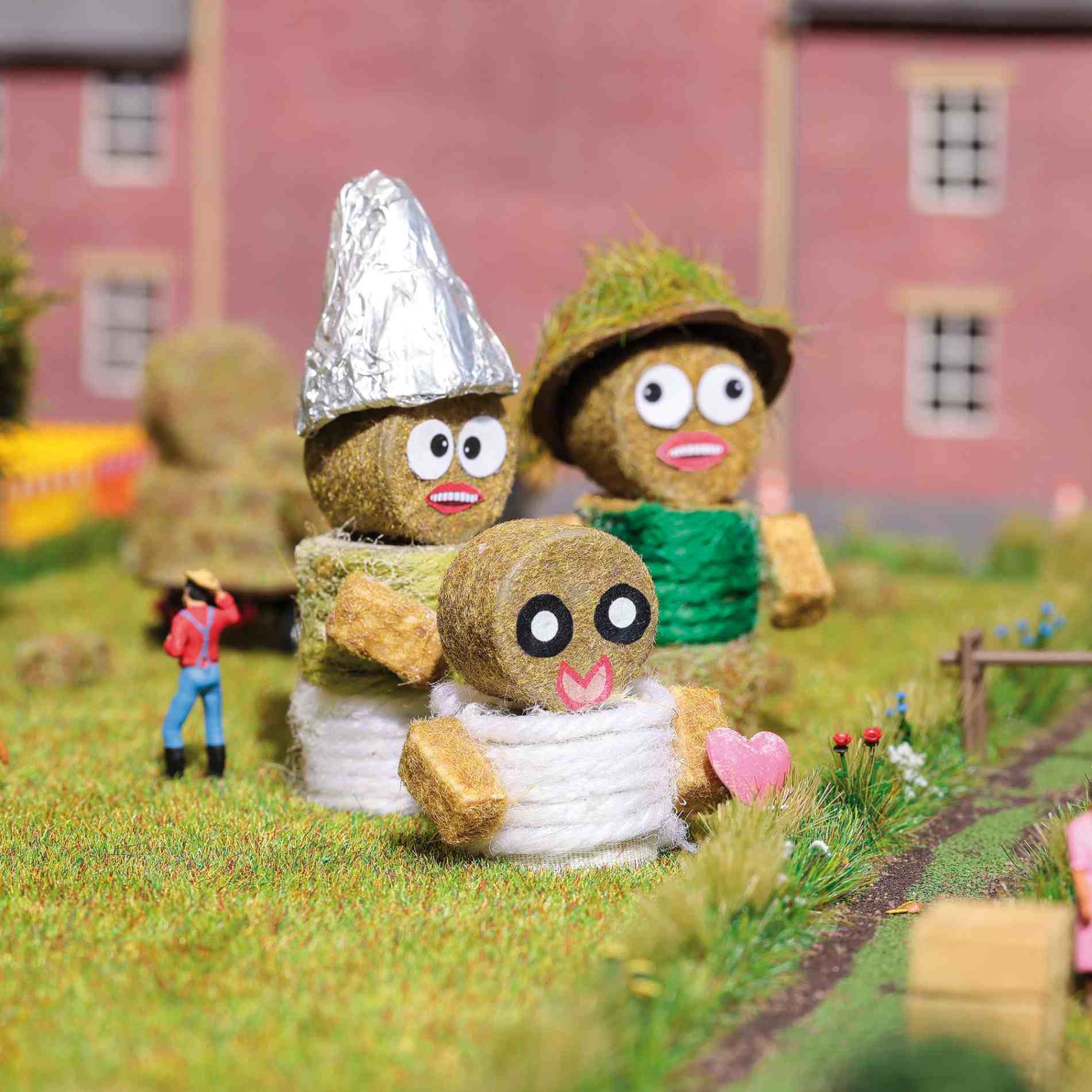 Strohballen-Figuren