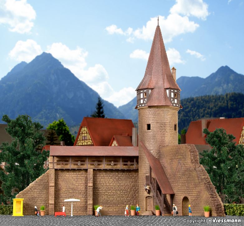 N-Rundturm mit Mauer in Marktbreit