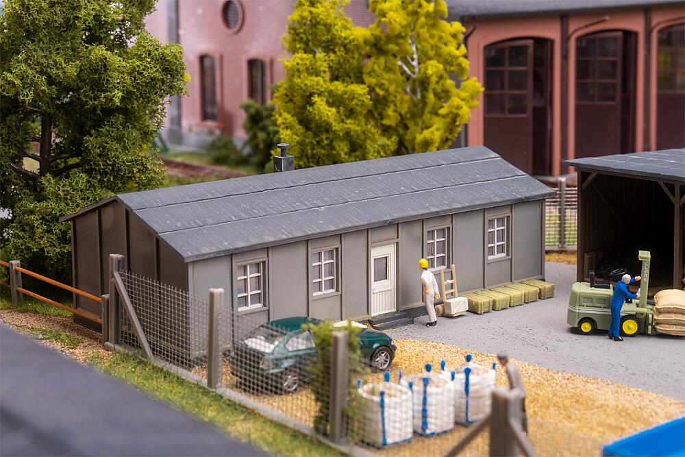 Baracke mit Kohleschuppen