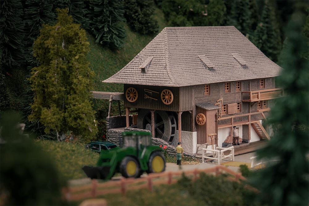 Jubiläumsmodell Öhlermühle mit Figur