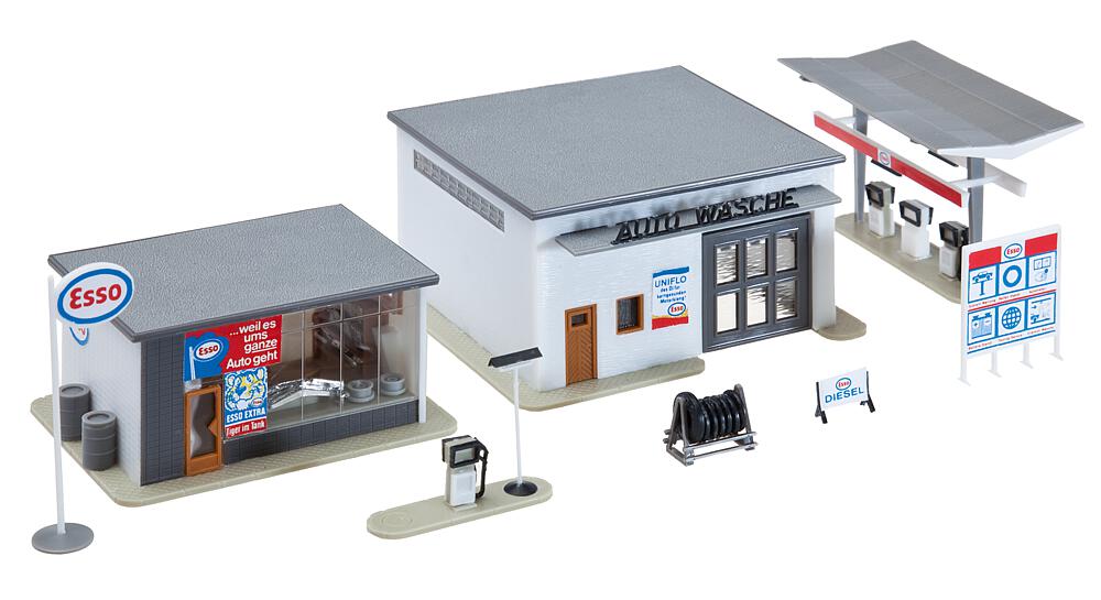Tankstelle mit Waschhalle