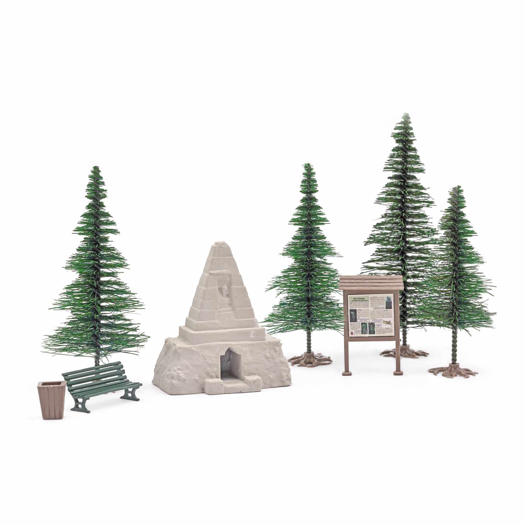 Obelisk im Wald