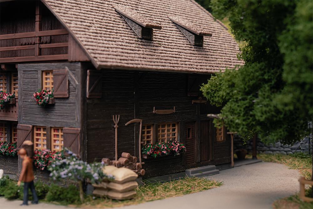 Jubiläumsmodell Uhrenmacherhaus m. Figur