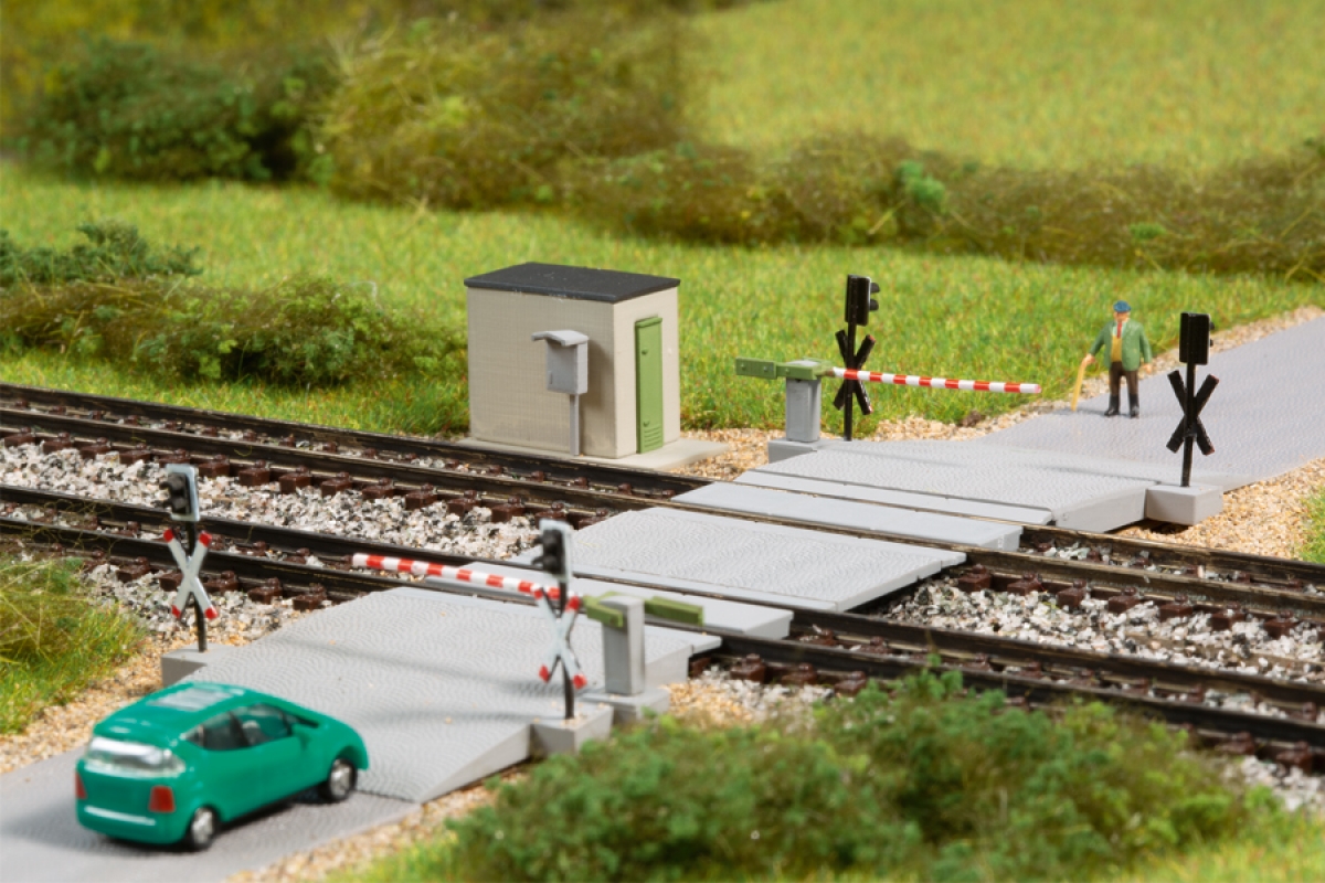 N-Bahnübergang - Halbschranke