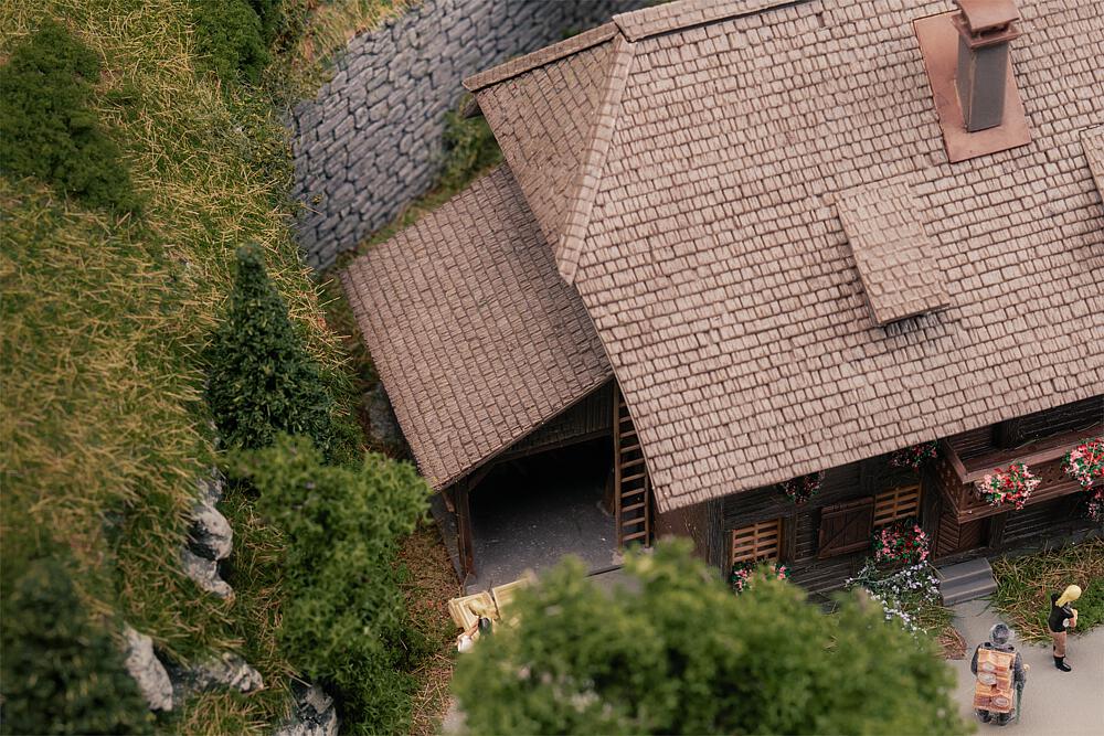 Jubiläumsmodell Uhrenmacherhaus m. Figur